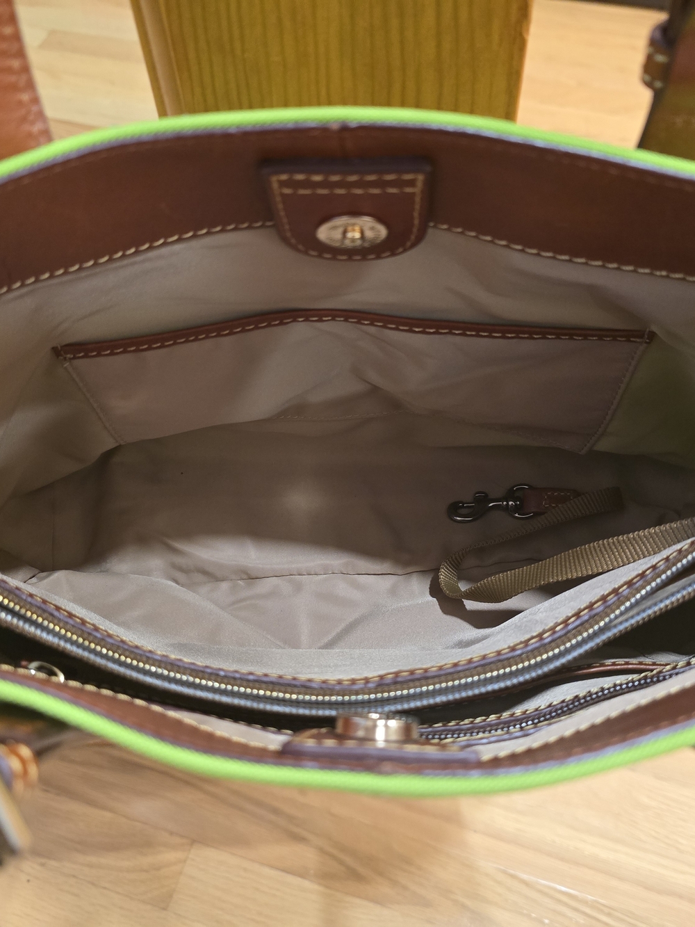 Dooney & Bourke Green Tote Bag with Brown Leather Straps - Picture 5 of 6